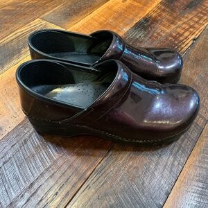 Dansko Cordovan Professional Patent Leather Clogs Burgundy  Size 41